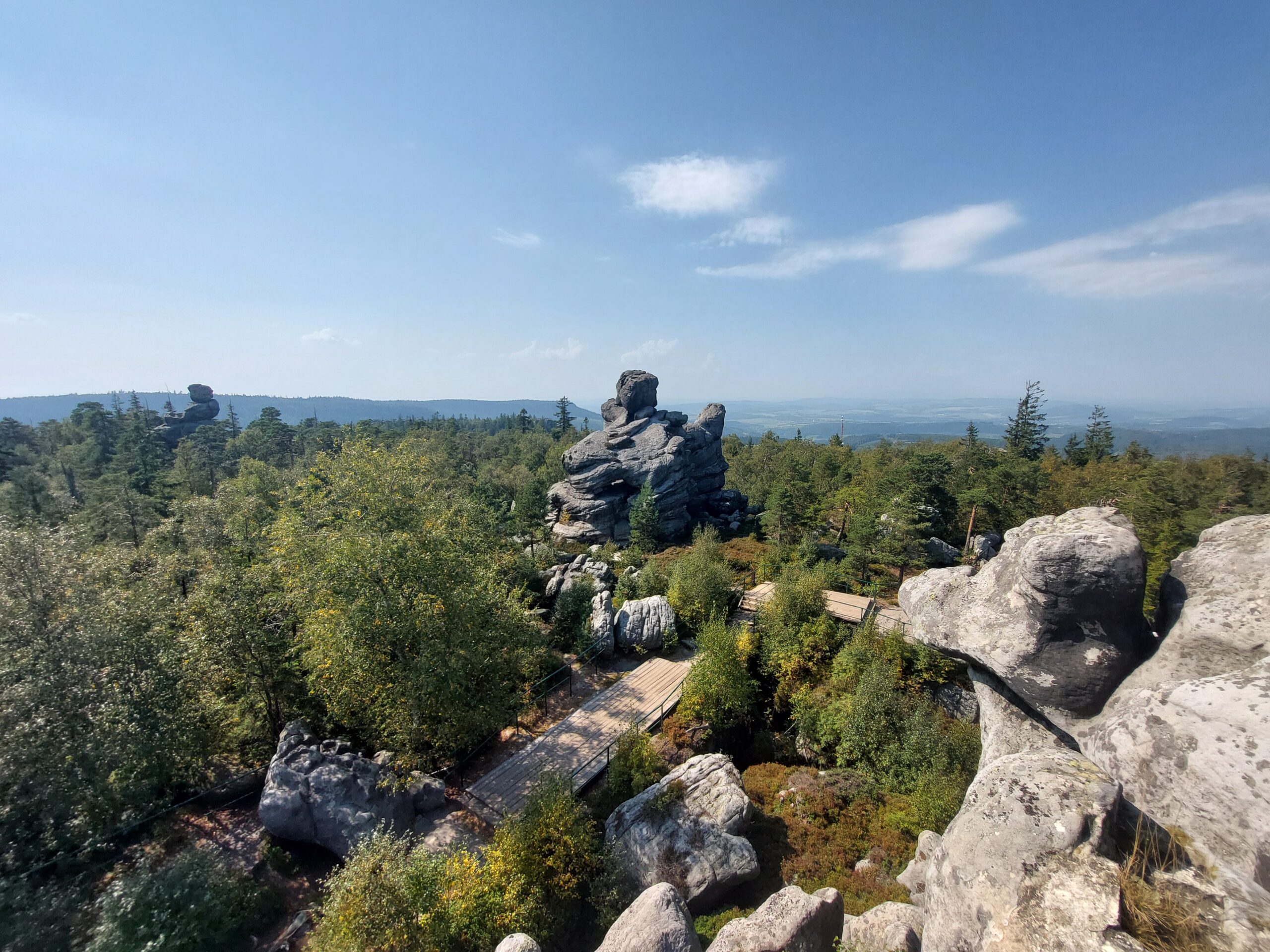praca zdalna, workation, praca i odpoczynek, praca z psem, wyjazd z psem, domki z ogródkiem, domki z wifi, domki z biurkiem, praca w ogródku, taras, sauna