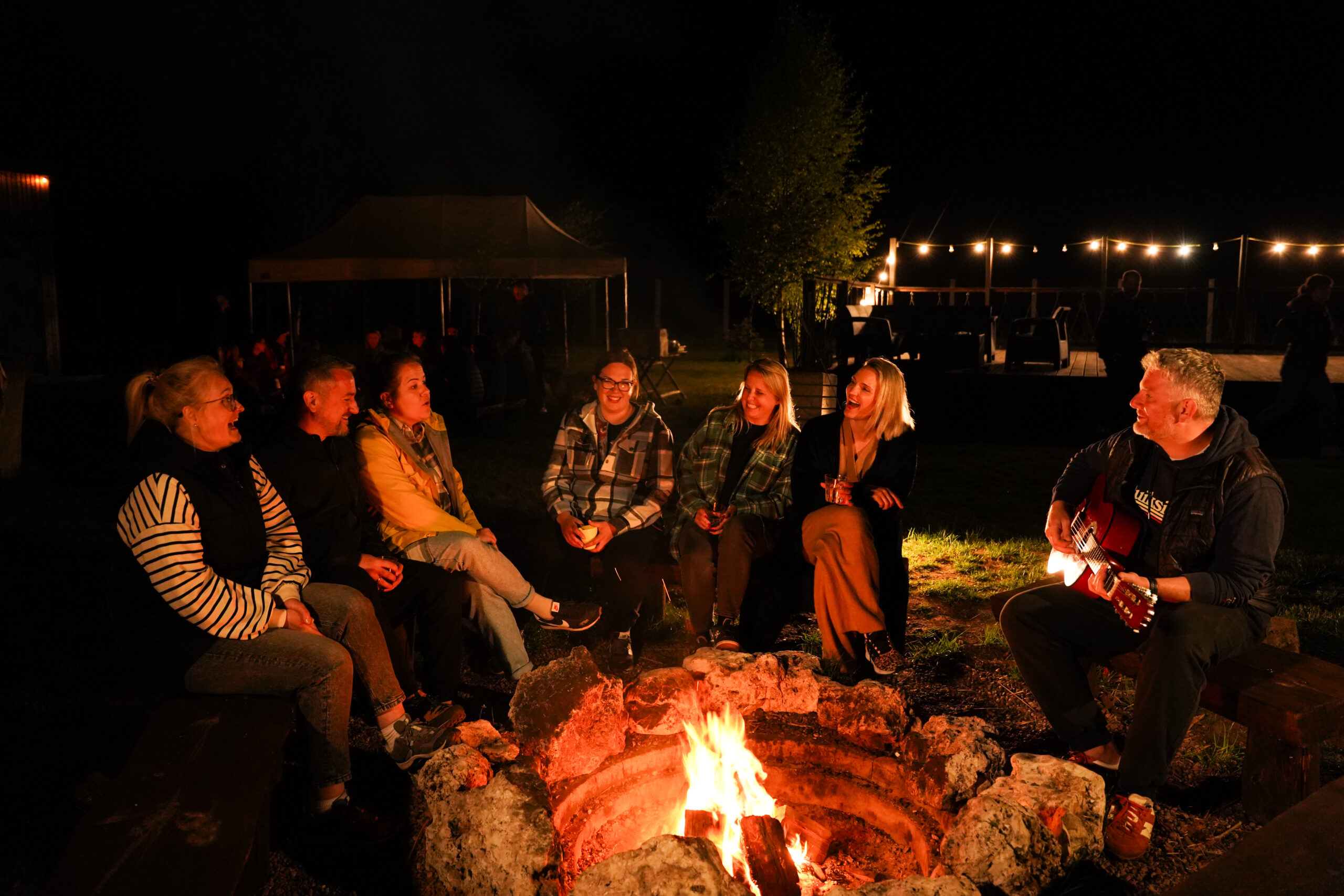 praca zdalna, workation, praca i odpoczynek, praca z psem, wyjazd z psem, domki z ogr&oacute;dkiem, domki z wifi, domki z biurkiem, praca w ogr&oacute;dku, taras, sauna